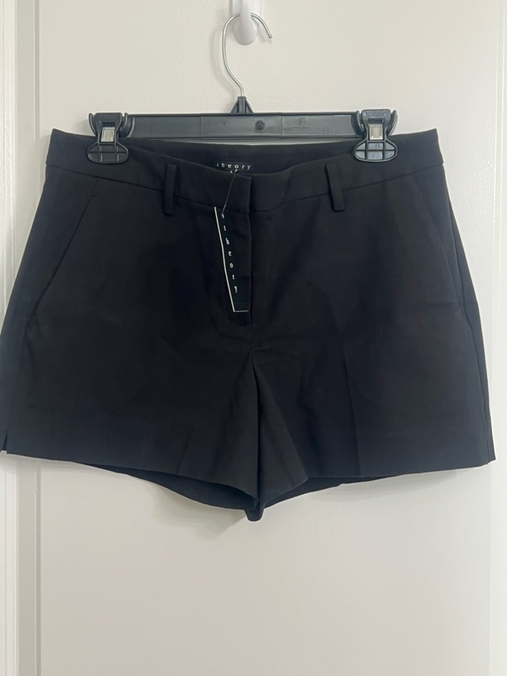 NWT Theory Kasim 4’ Short size 8